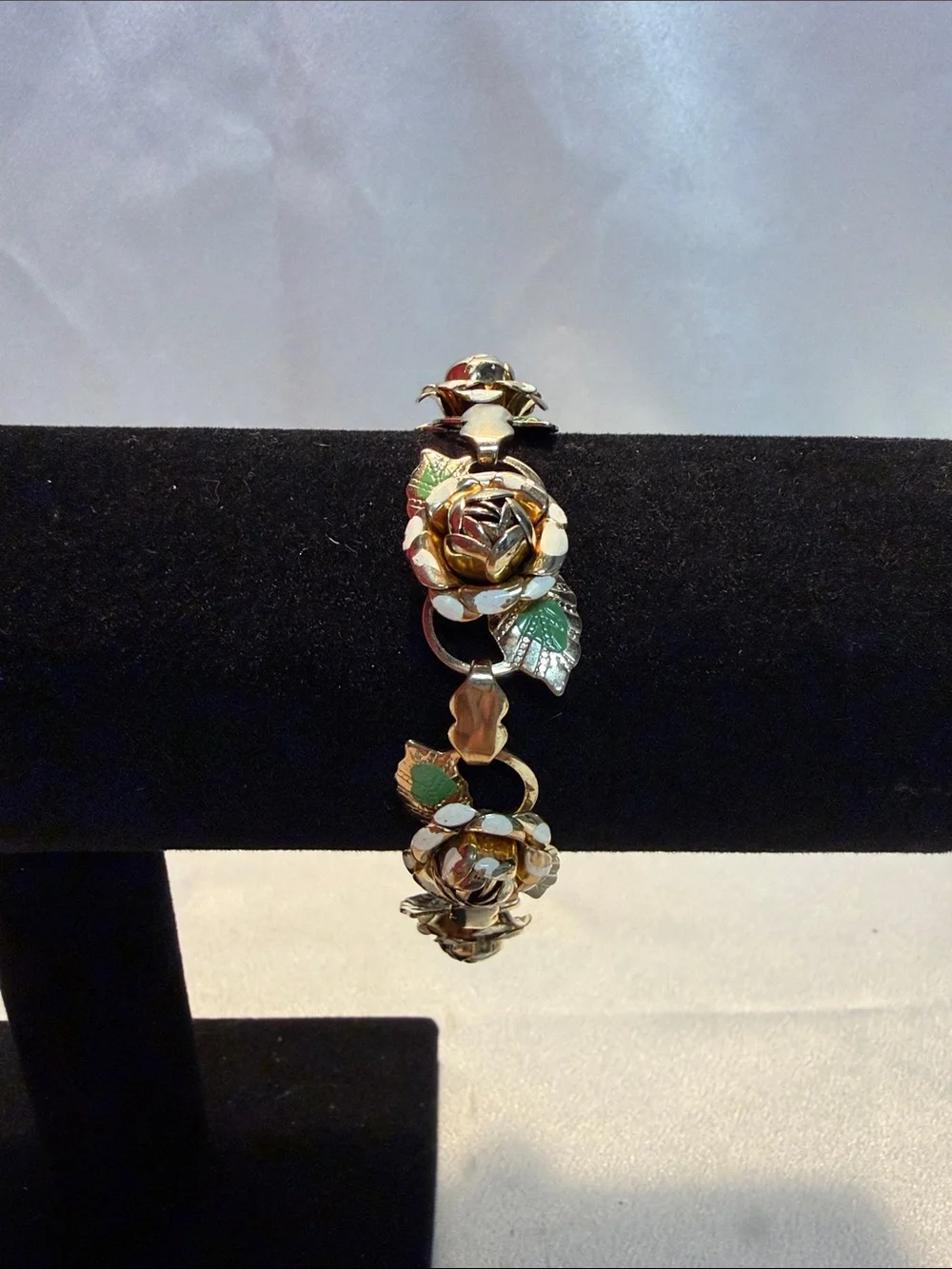 Source Unknown Gold Rose Link Bracelet with Green and White Accents
